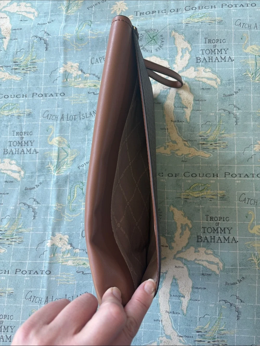⭐️ Michael Kors Maisie Envelope Clutch. Signature Design Logo. Like new!